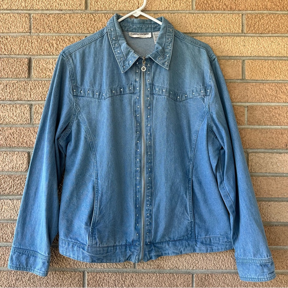 Vintage Lightweight Blue Jean Denim Jacket with Zipper Closure